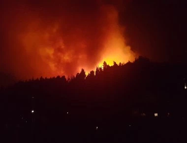 ΕΚΤΑΚΤΟ: Βρέθηκαν άλλοι 28 νεκροί στο Κόκκινο Λιμανάκι (συνολικά 52) - Γονείς αγκαλιασμένοι με τα παιδιά τους (βίντεο)